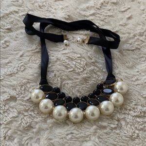 Necklace simulated pearl necklace.